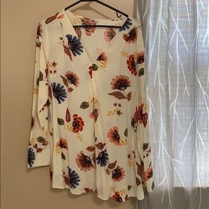 Floral medium maternity blouse!